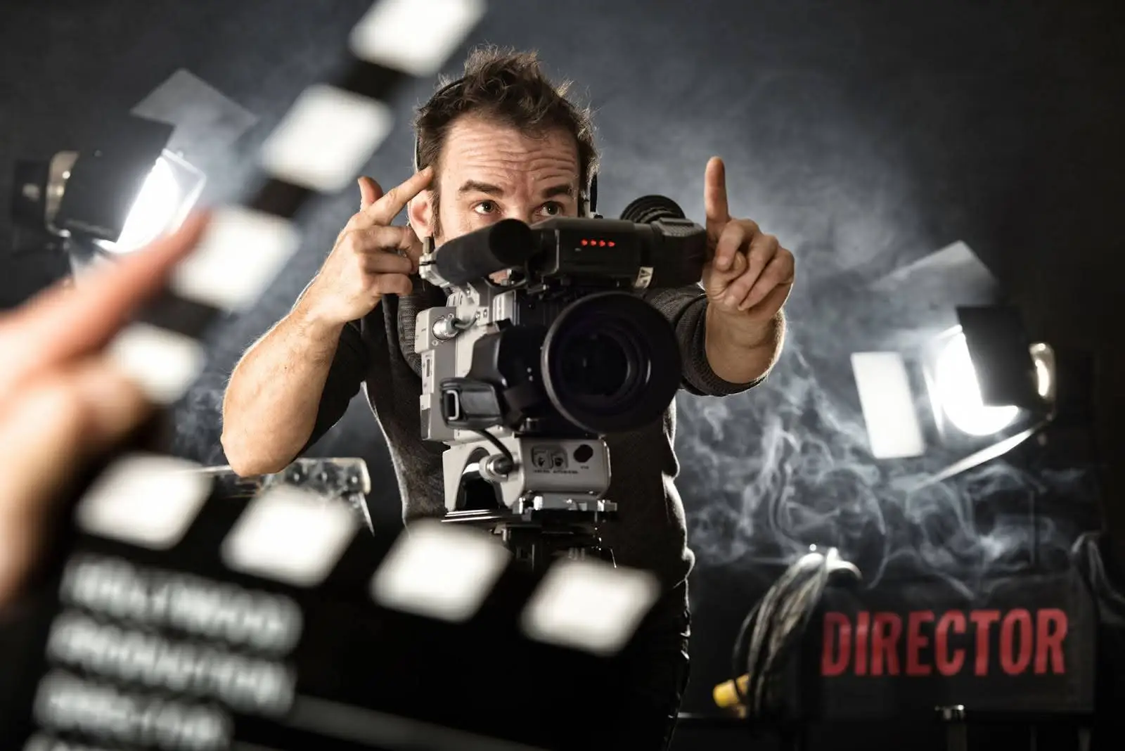 Smash Media vs. Pitch Decks: Which One Gets More Deals?